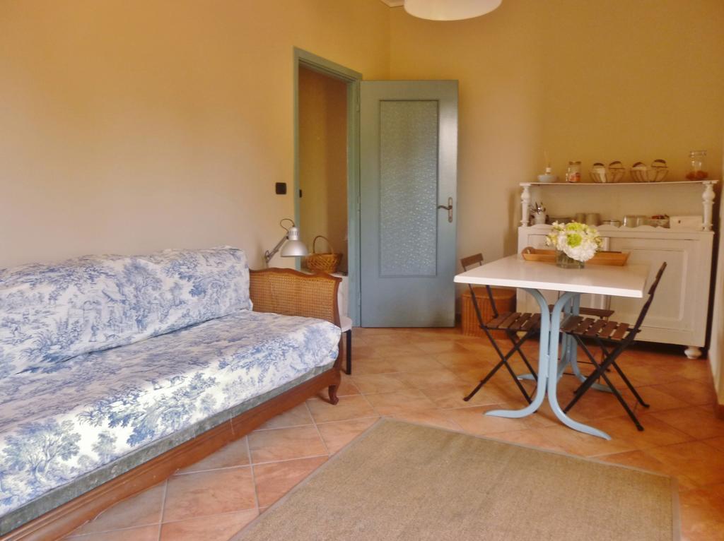 Tenuta Ajrale Vigone Стая снимка